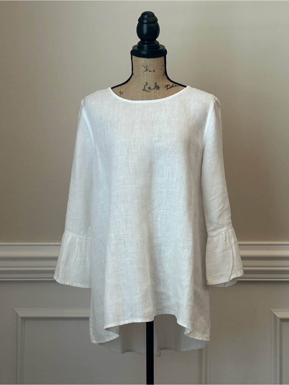 Women’s White Linen Bell-Sleeve Tunic Top – Casual Elegant